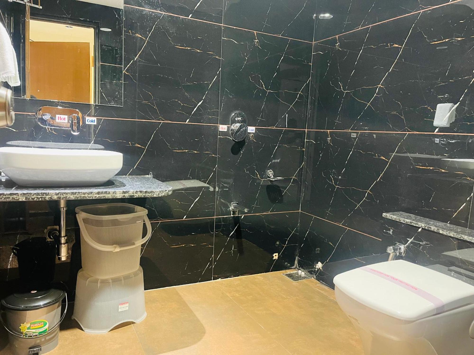 Hotel Royal Empire جاندي نجر المظهر الخارجي الصورة
